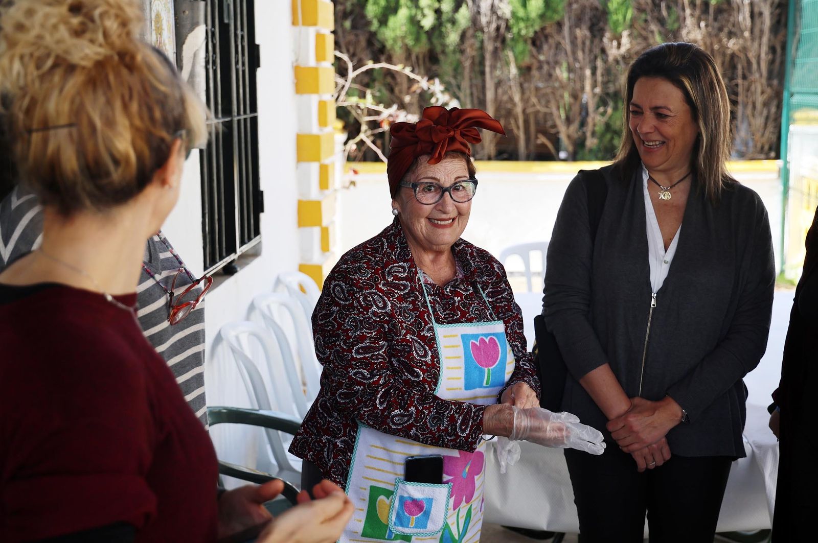 Imágenes de la elaboración de dulces de Cuaresma por los vecinos del Barrio Obrero