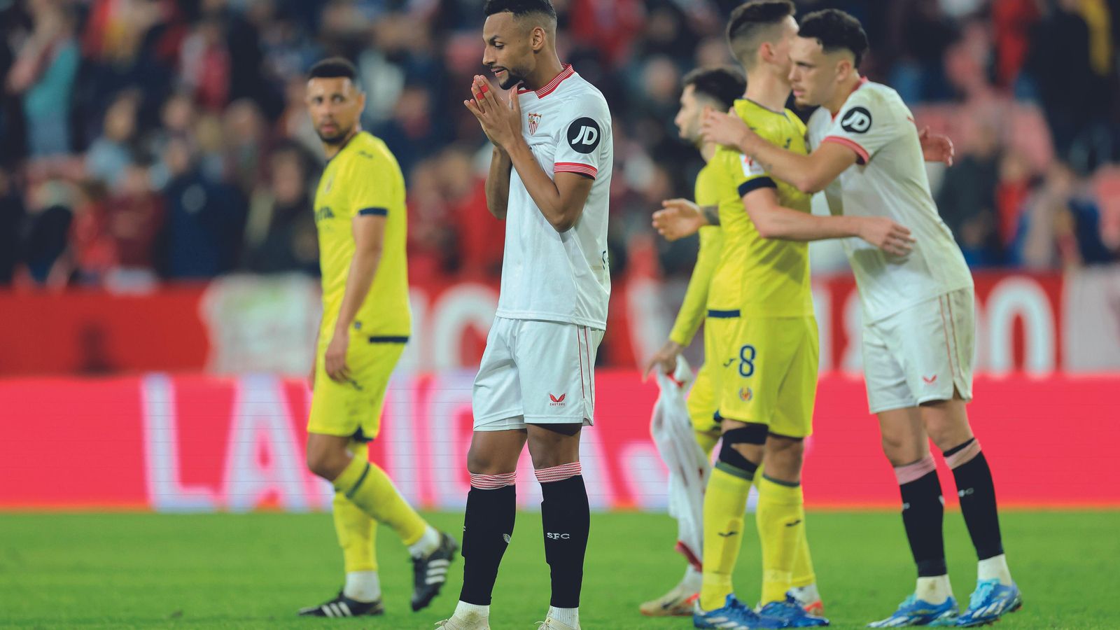 Djibril Sow, cariacontecido, al término del Sevilla-Villarreal.