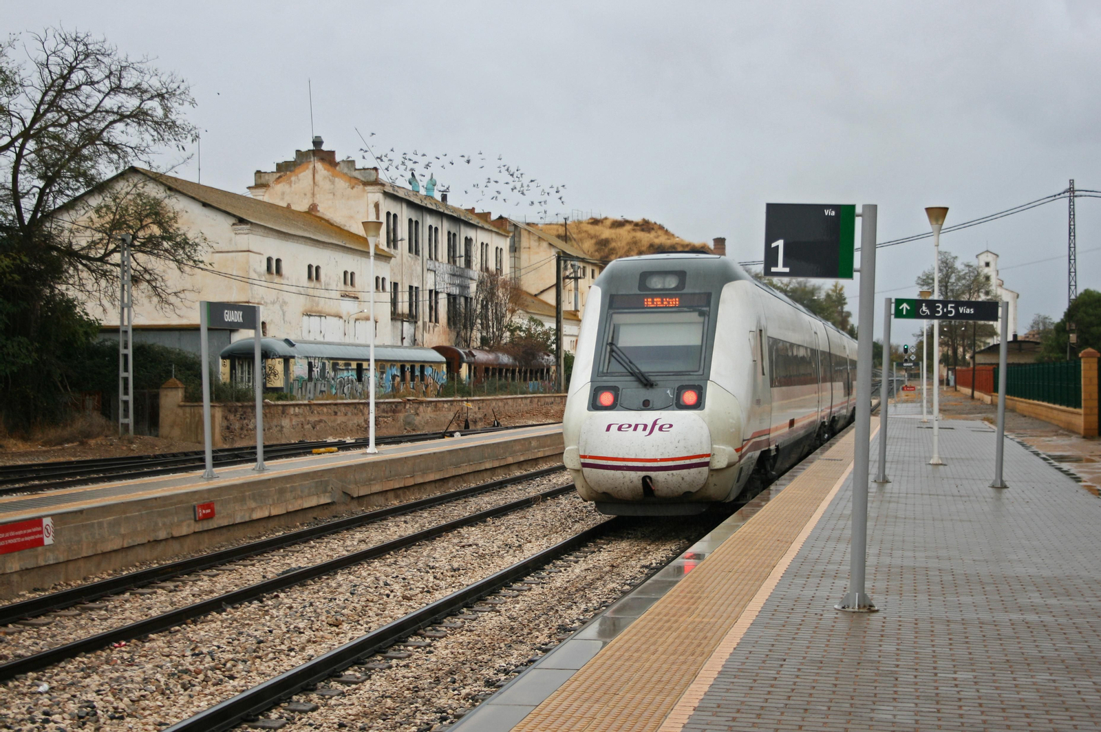 Fotos: el patrimonio ferroviario abandonado de la línea de tren Guadix-Baza-Lorca