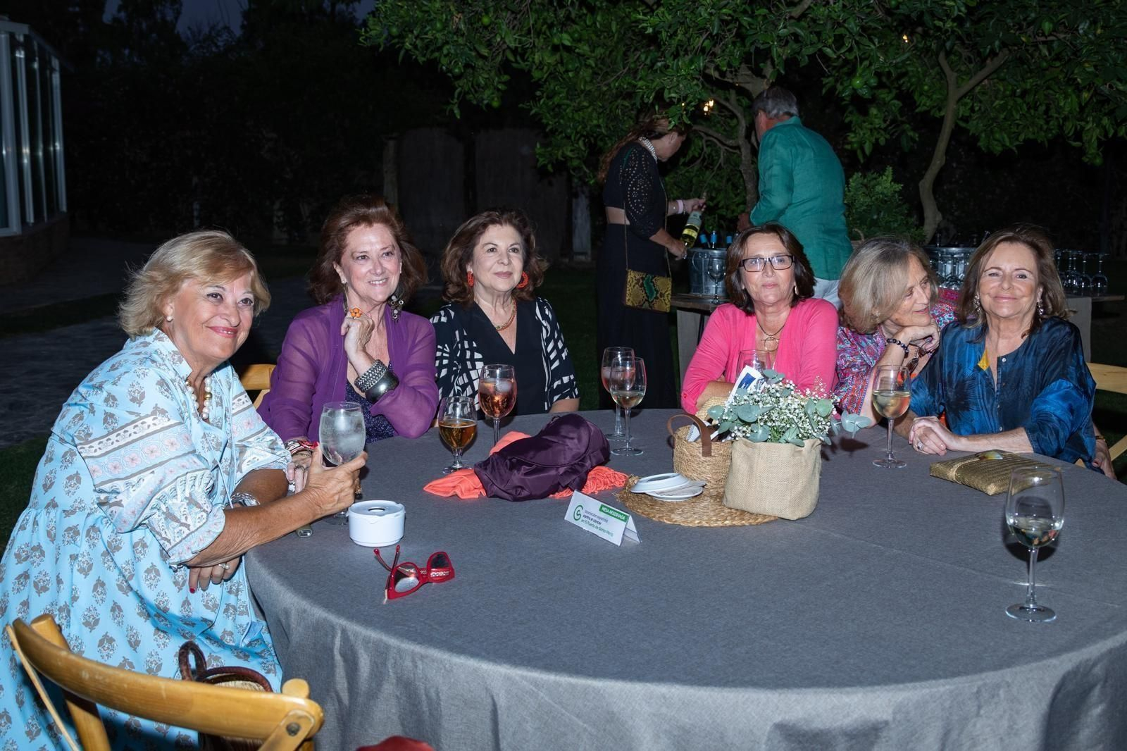 Mari Paz Cornejo, María José Macpherson, Mabel Portillo, Cristina y Miriam Marcpherson y Nuni Villar Gómez.
