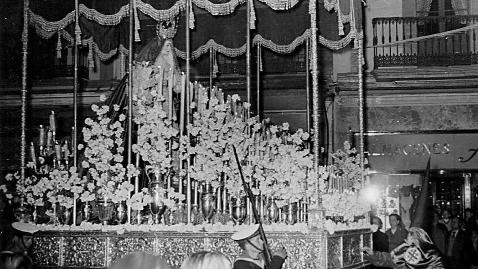 La Virgen del Refugio de la Hermandad de Pasión en el año 1955