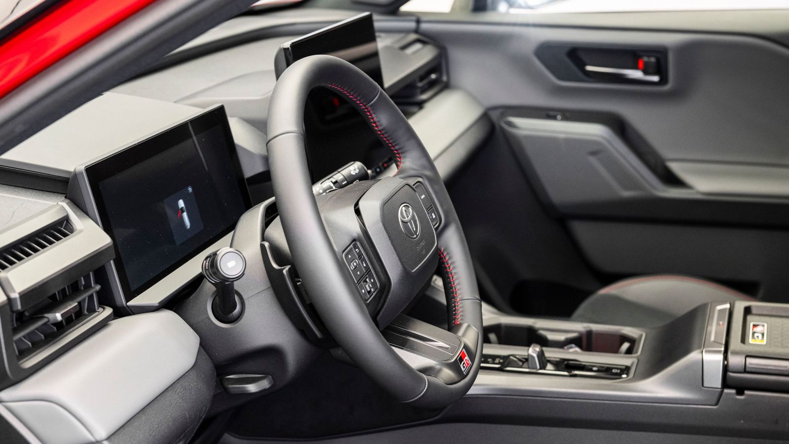 El aspecto del salpicadero se corresponde más con el de algunos eléctricos de reciente lanzamiento de la marca que con su antecersor.