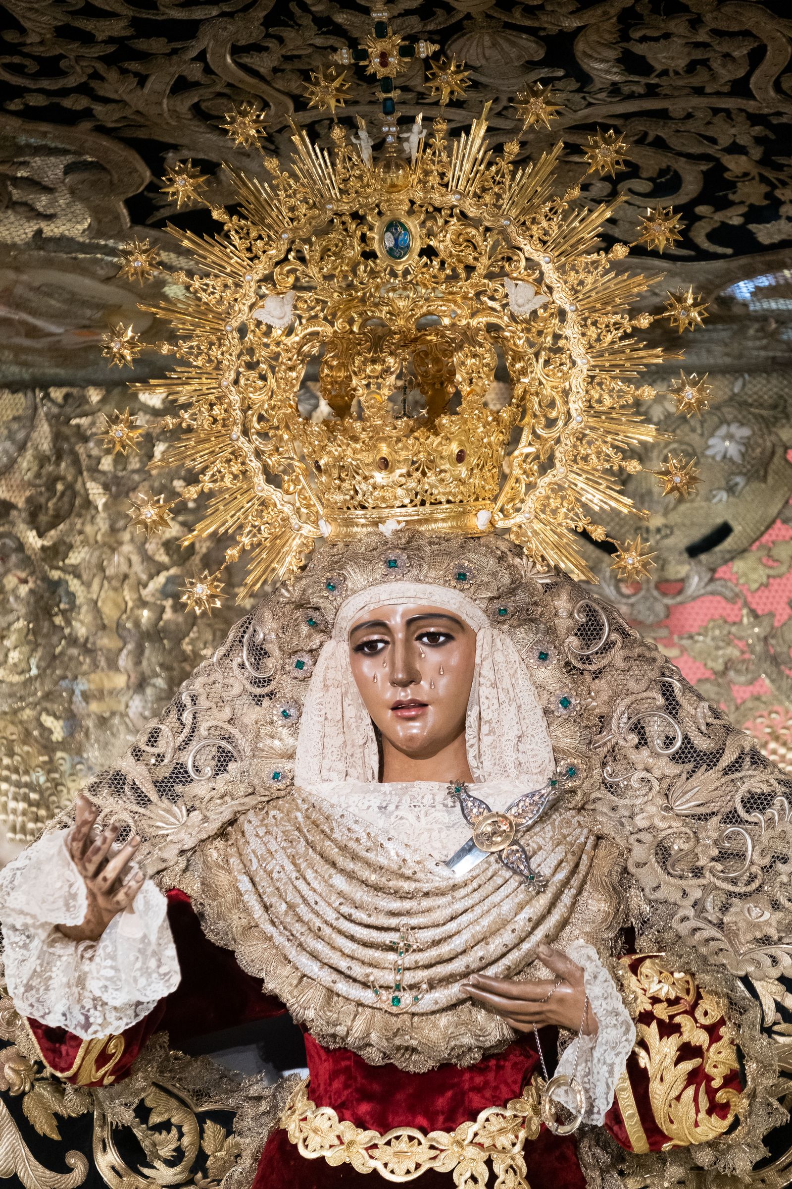 La Esperanza de Triana en su paso de palio, en imágenes