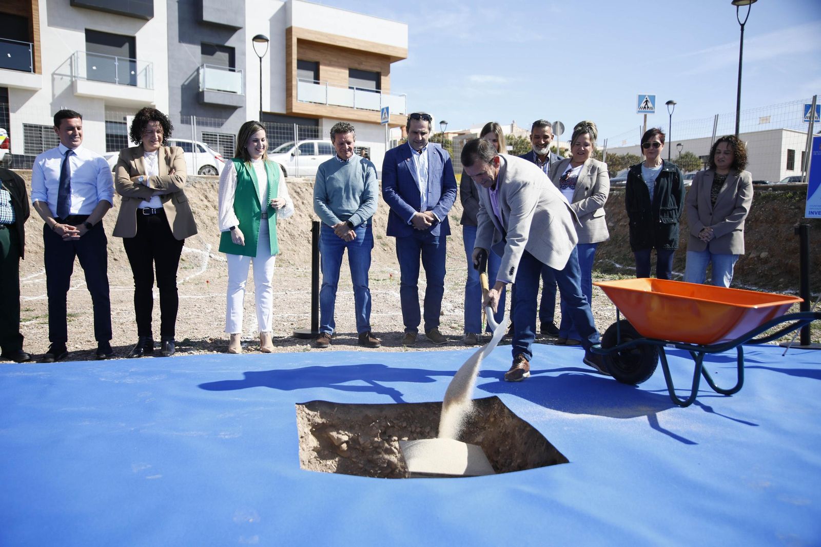 Las imágenes de la primera piedra del Centro de mayores en Balanegra