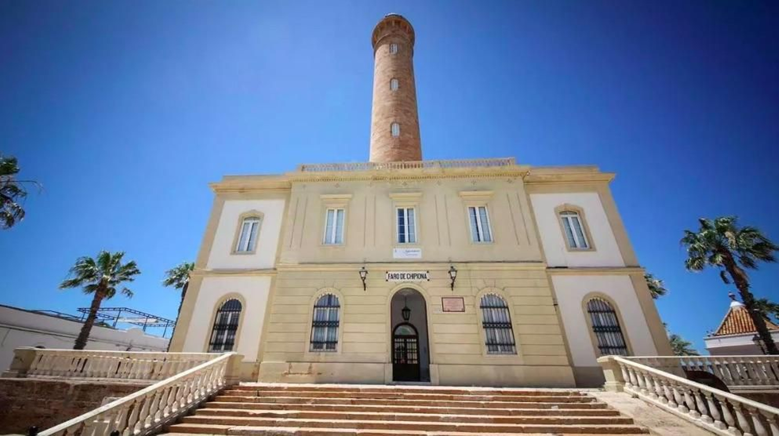 Entrada al Faro de Chipiona.