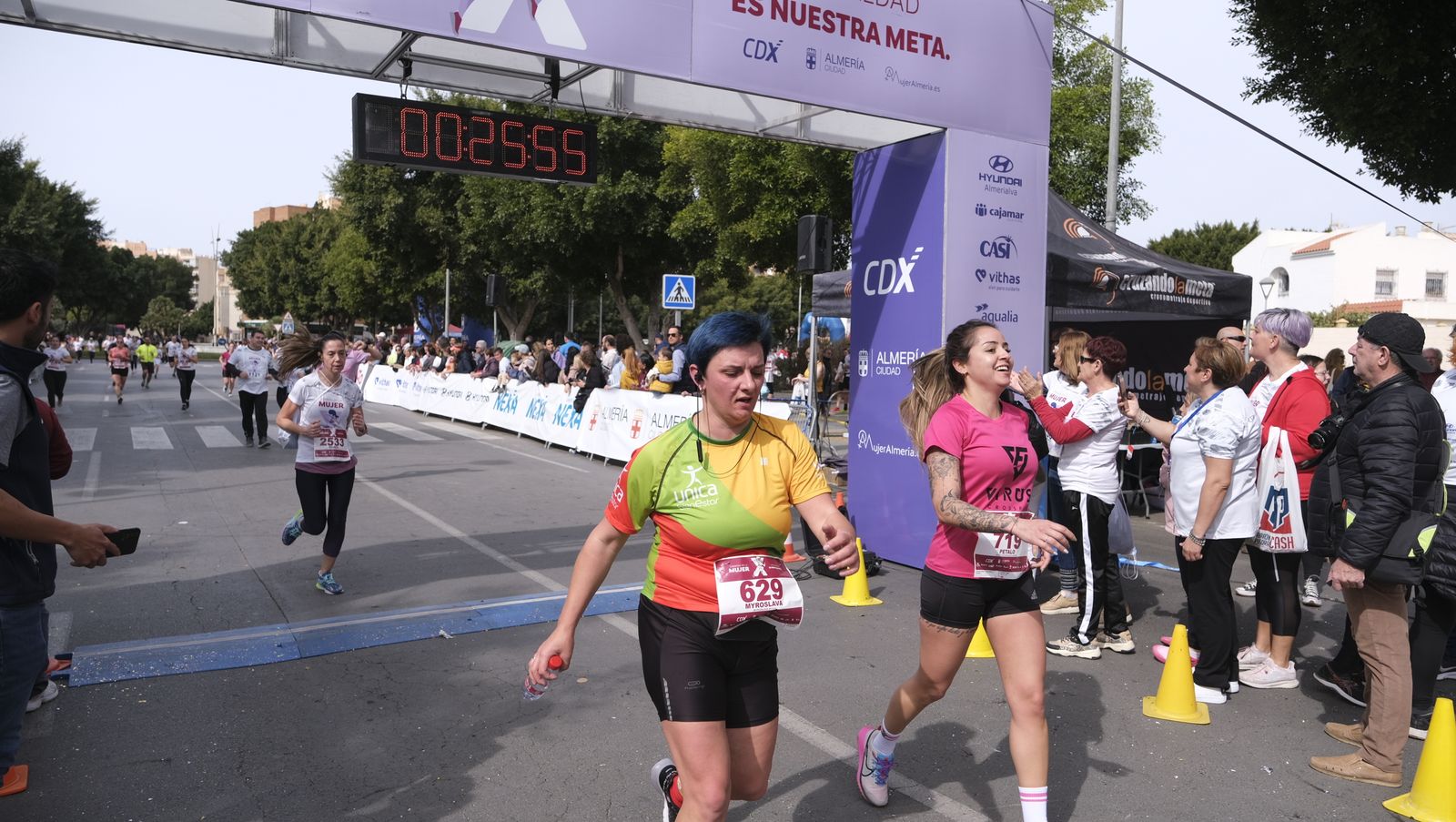 Imágenes de la Carrera de la Mujer 2023 en Almería