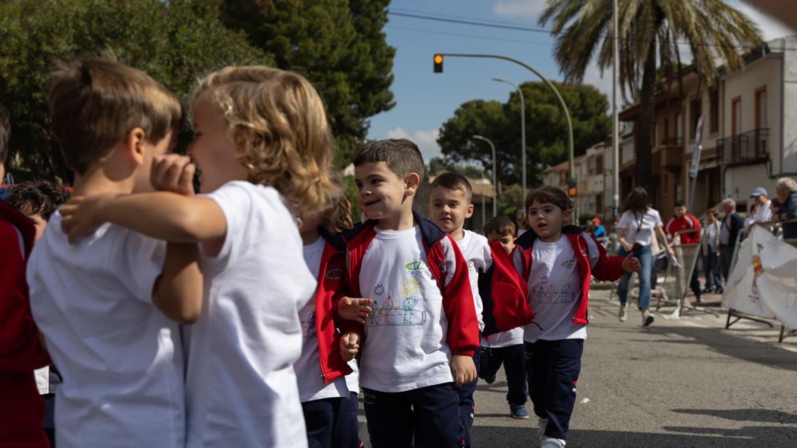 La carrera escolar de “La Gloria” que aúna inclusión y solidaridad, en imágenes