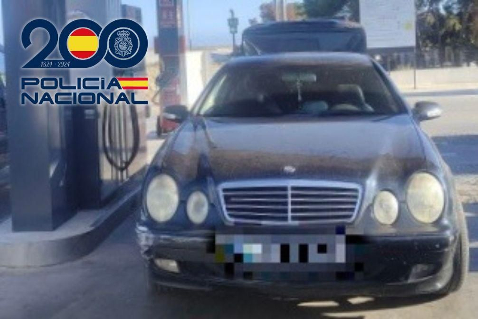 Automóvil en el que iban los 300 litros de gasolina.