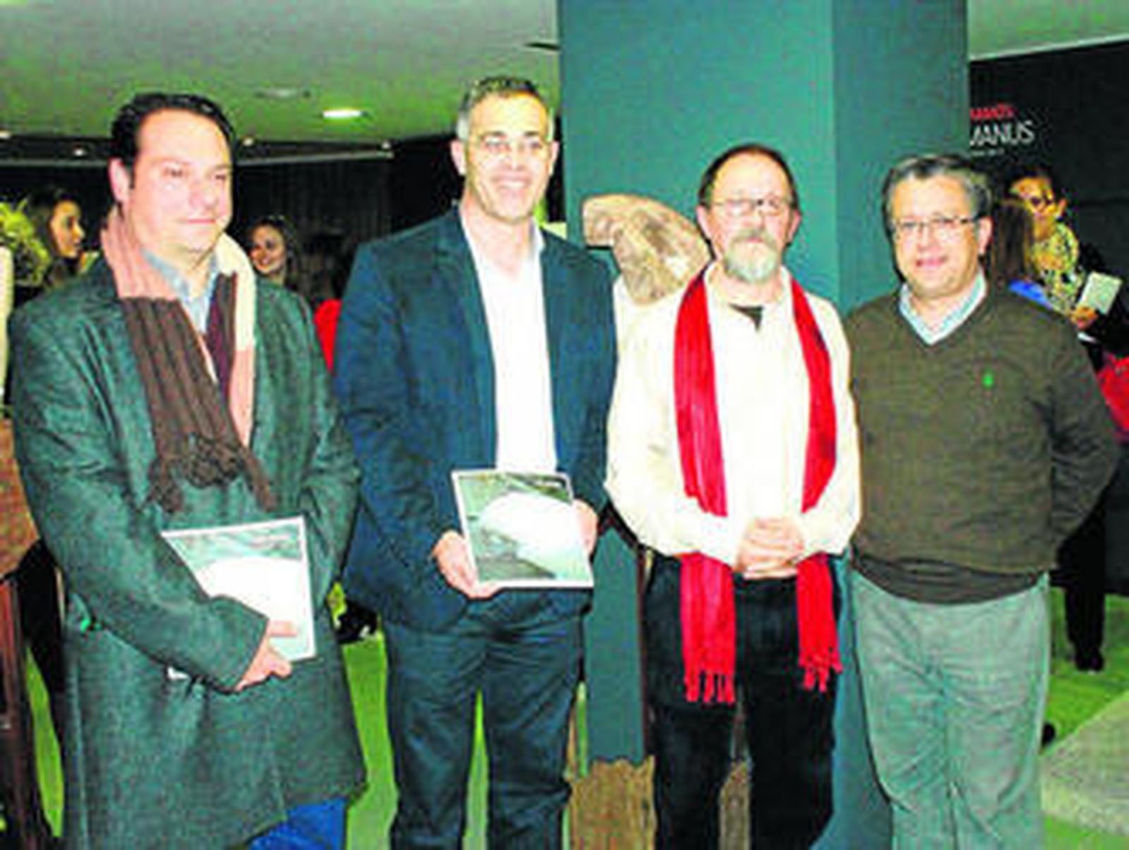 Luis Ramos entre Juan M. Martín, Antonio Pascual y Santiago Alfonso de Cosentino.