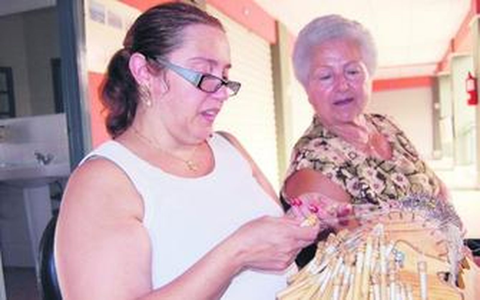 "Simplemente hay que tener maña y paciencia para enredar los bolillos"