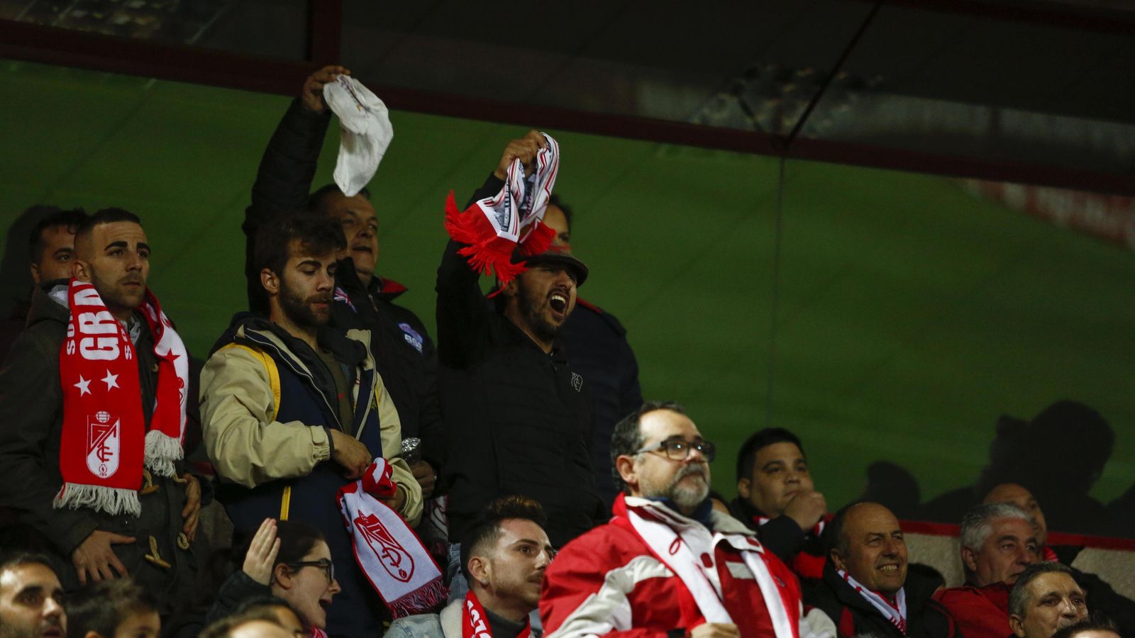 La afición mostró su disconformidad con la actuación del colegiado