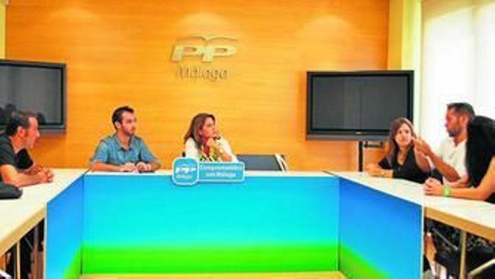 José Anastasio Jiménez, junto a sus compañeras Victoria Román y Yolanda Azuaga, se reunieron ayer con el PP.