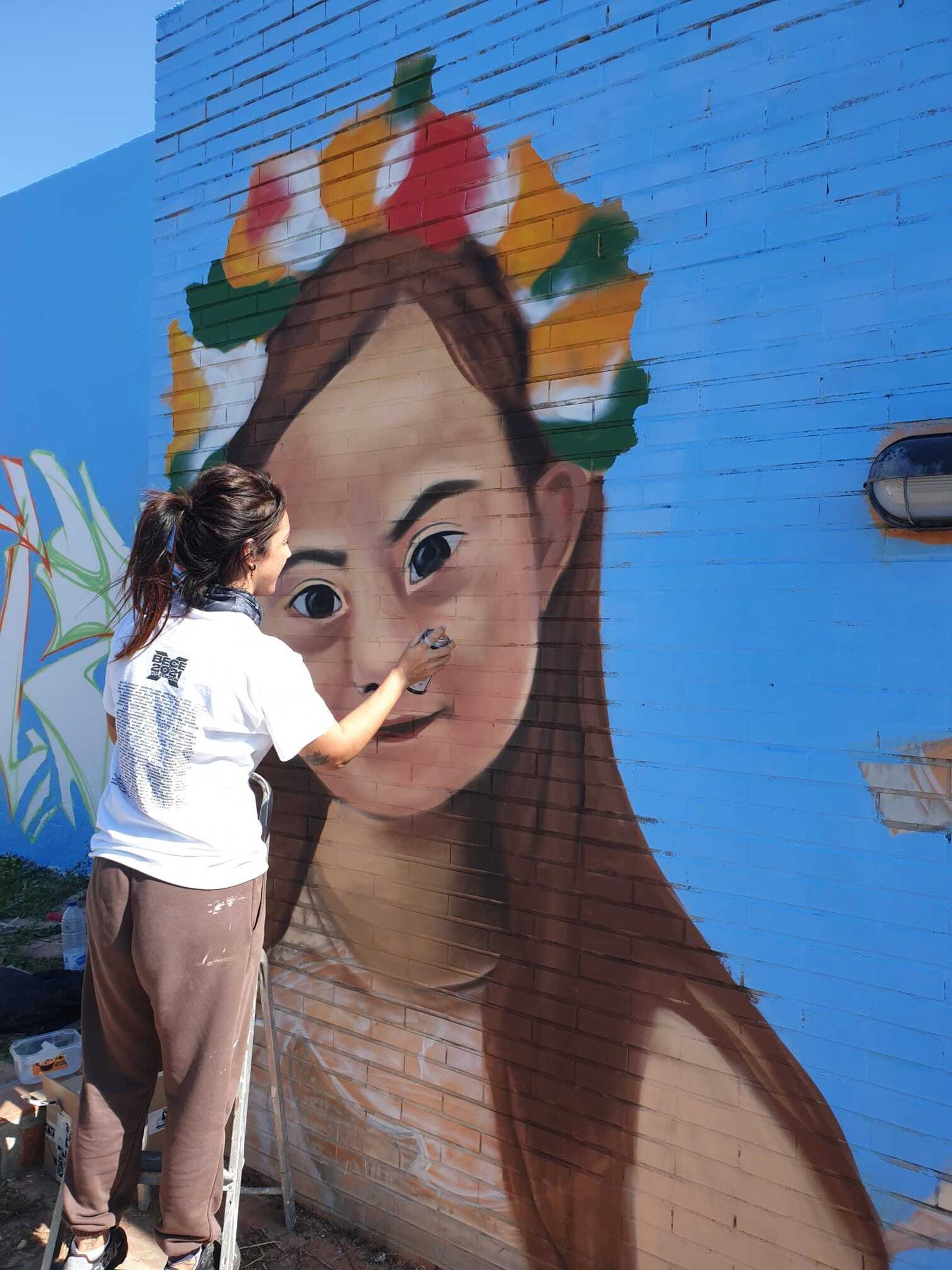 Otro detalle del gran mural inclusivo.