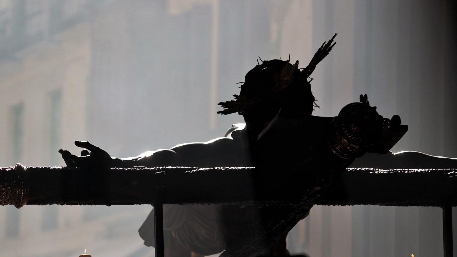 Todos los traslados de este Domingo de Pasión 2025 en Málaga, en imágenes