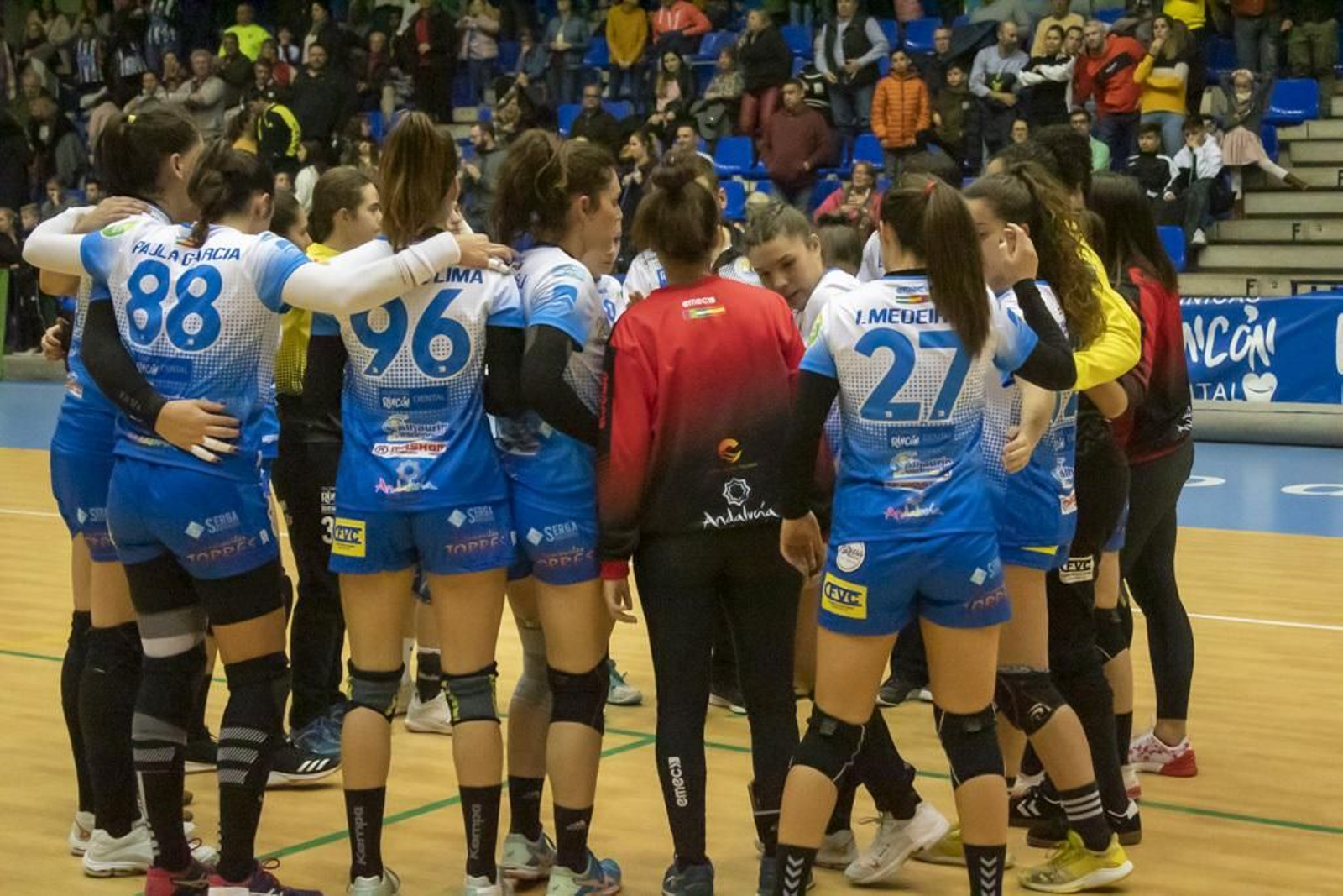 La plantilla del Rincón Fertilidad reunida antes de un partido. La plantilla del Rincón Fertilidad reunida antes de un partido.