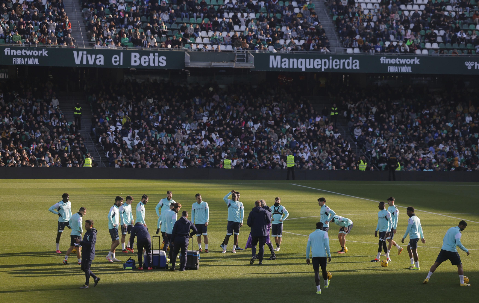 El entrenamiento del Betis a puerta abierta, todas las fotos