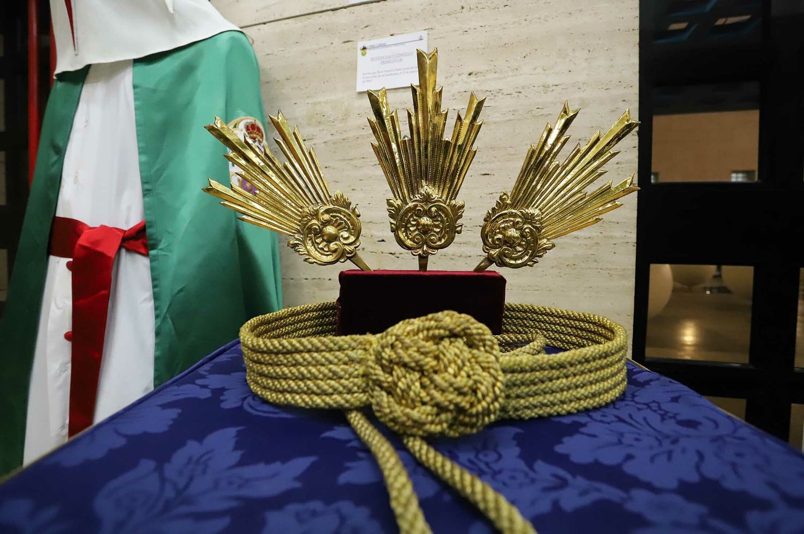 Imágenes de la exposición de la Hdad de las Tres Caídas en la Casa Colón