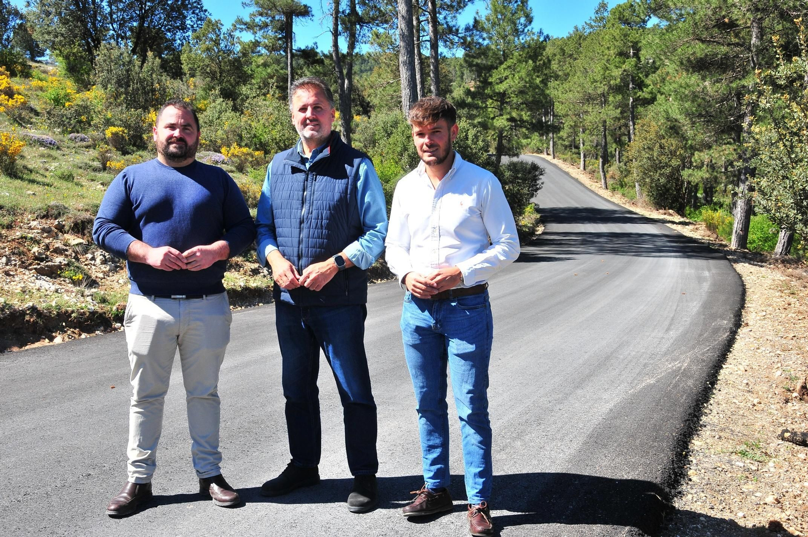 El delegado de Medio Ambiente de la Junta de Andalucía junto a los alcaldes de Puebla de Don Fadrique y Huéscar. El delegado de Medio Ambiente de la Junta de Andalucía junto a los alcaldes de Puebla de Don Fadrique y Huéscar.