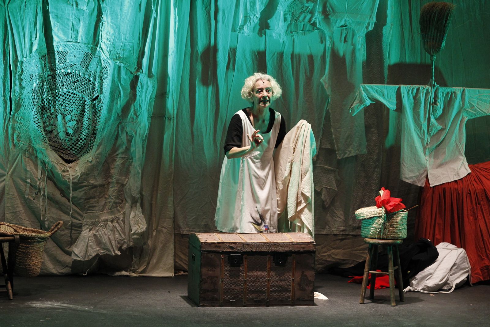 Fotogalería Festival Teatro El Ejido. Obra "El Desván de los Hermanos Grim"