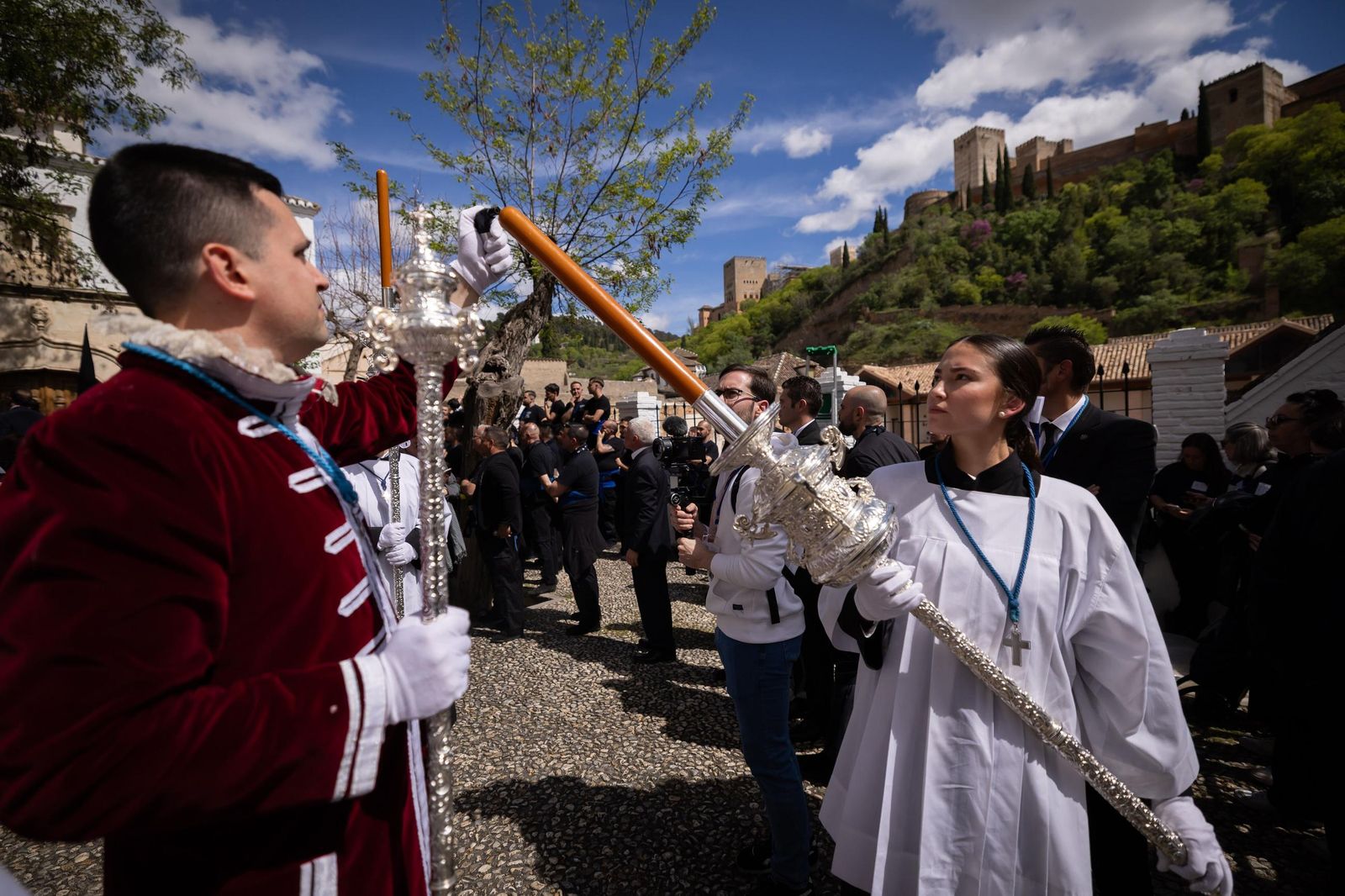 Así vivió Granada la salida de la Hermandad de la Concepción 2025