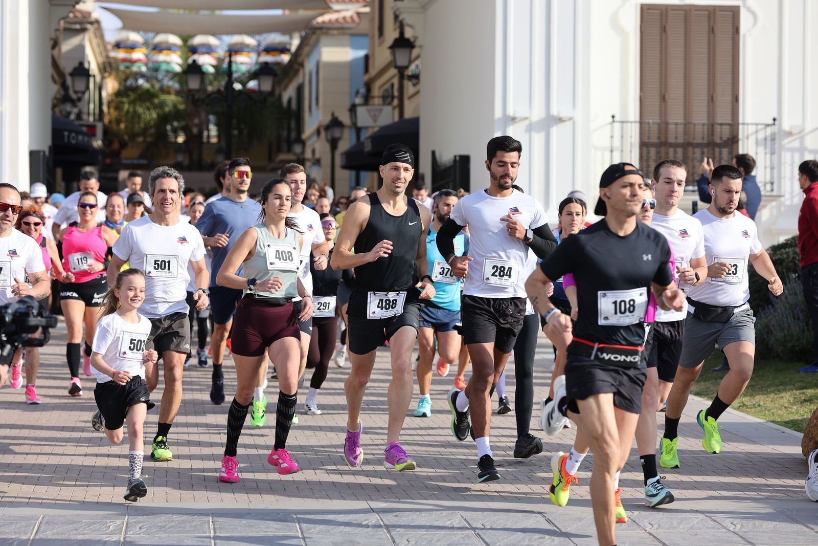 La Carrera Solidaria por el Día de la Mujer McArthurGlen, en fotos