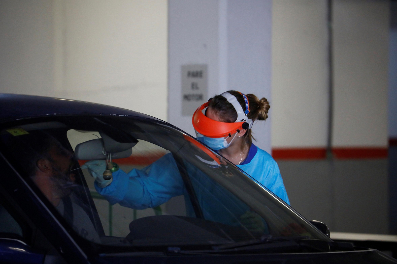 Realización de pruebas PCR en el Castilla del Pino.
