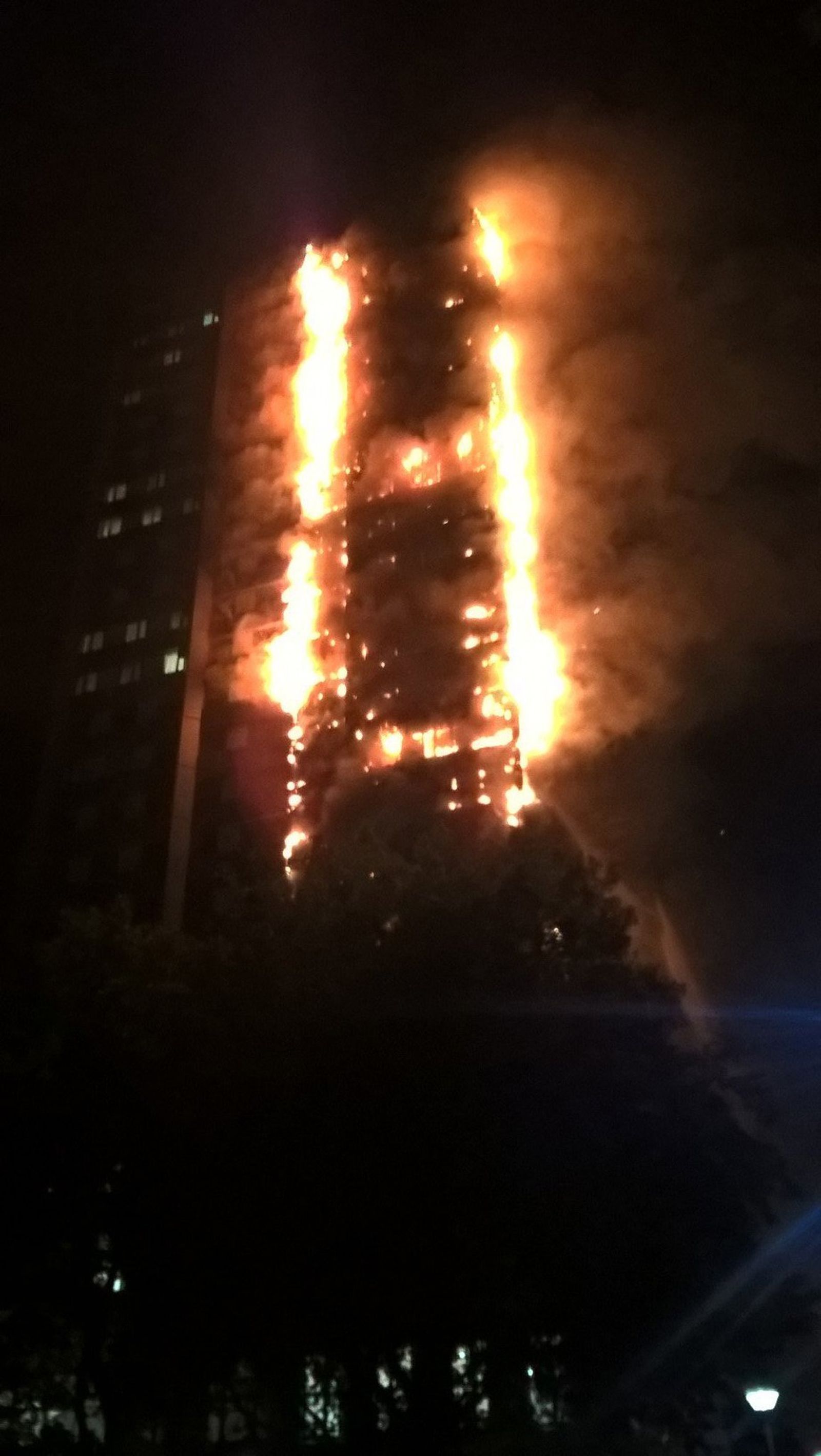 El espectacular incendio de Londres, en imágenes