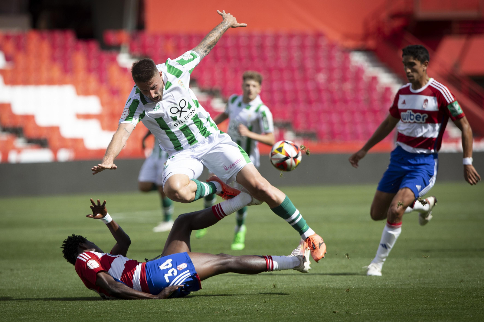 Las mejores fotos del ambiente en el Recreativo Granada - Córdoba CF
