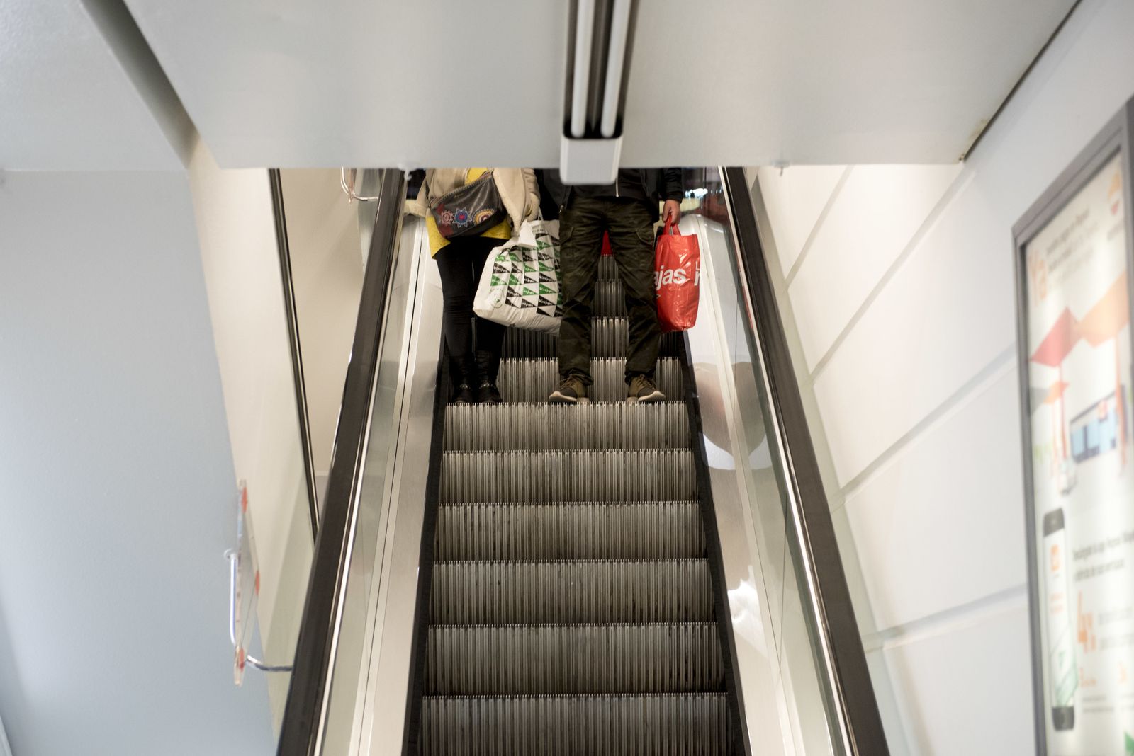 Los granadinos se lanzan a las rebajas de enro