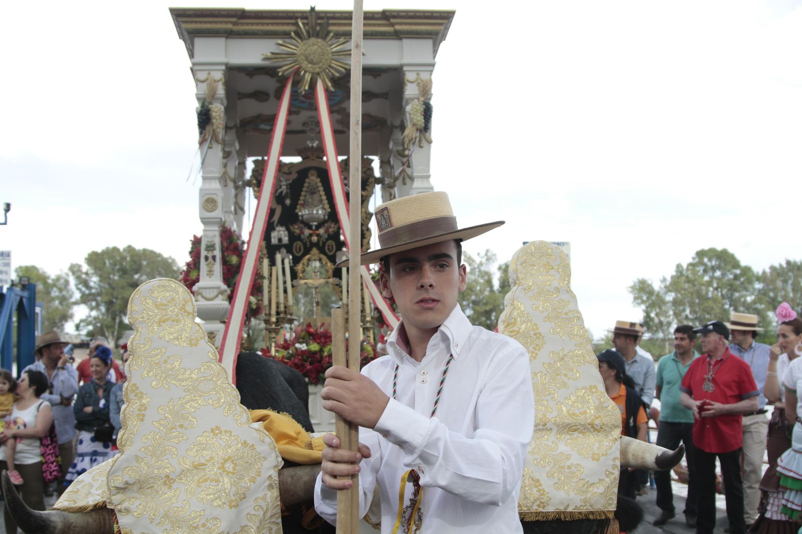 Hermandades cruzando el río Guadalquivir por Coria, en imágenes
