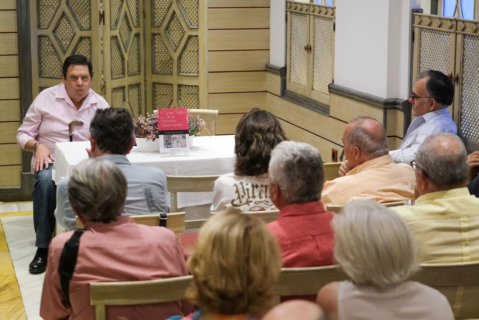 Las historias "tabernarias" de Enrique Becerra