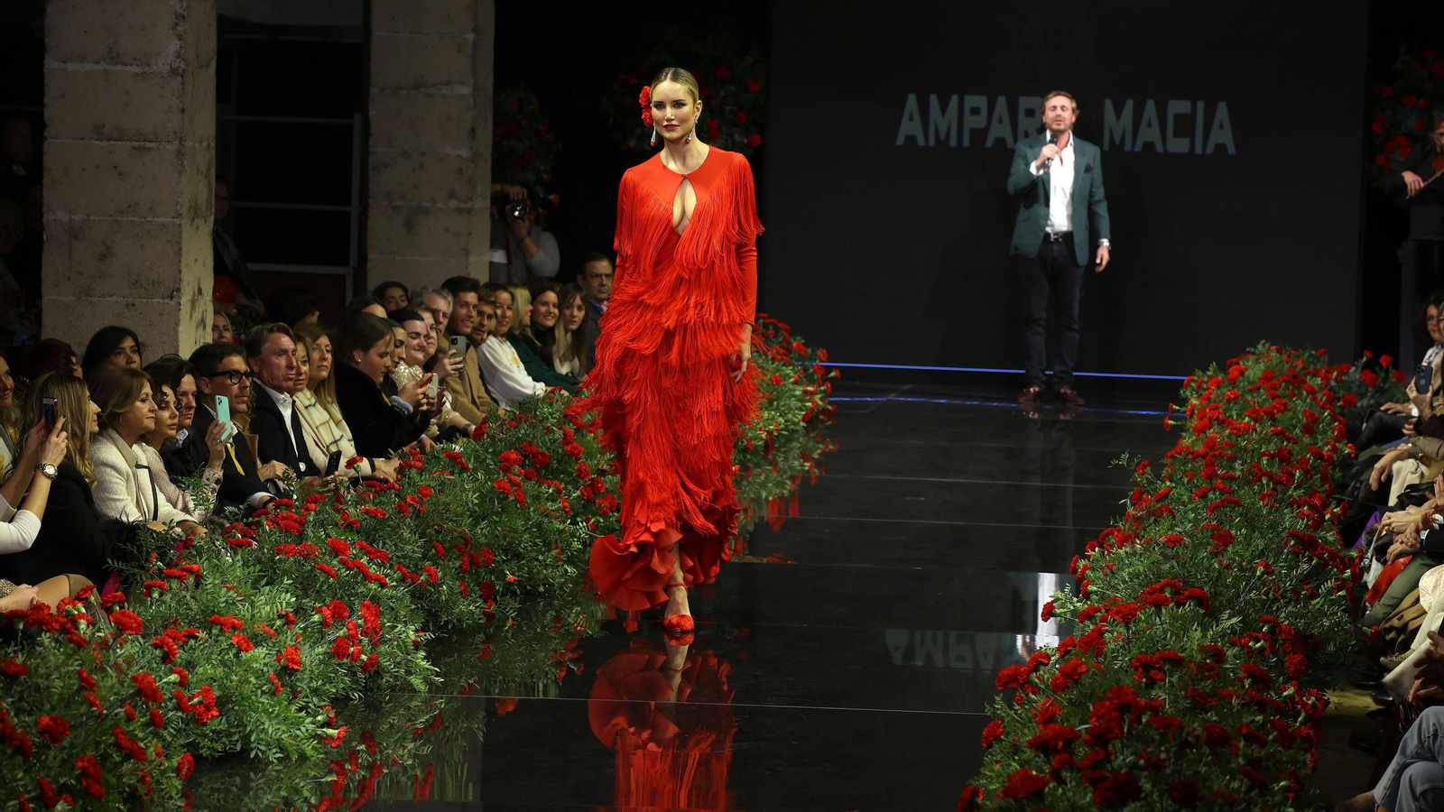Desfile de Amparo Maciá en la Pasarela Flamenca Jerez Tio Pepe 2023