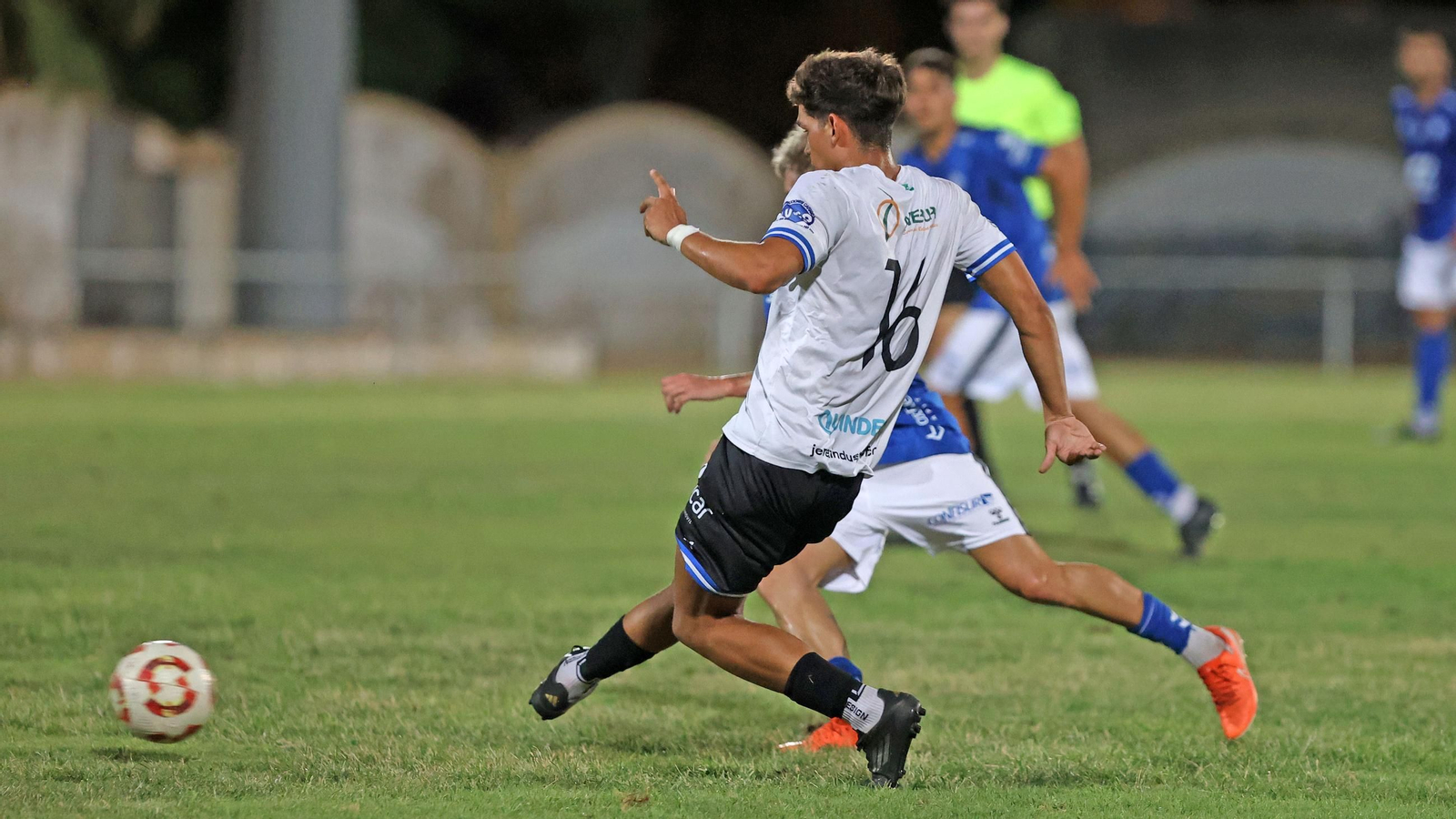 Imágenes del Trofeo de la Copa y la Venencia entre el Jerez Industrial y el Xerez DFC