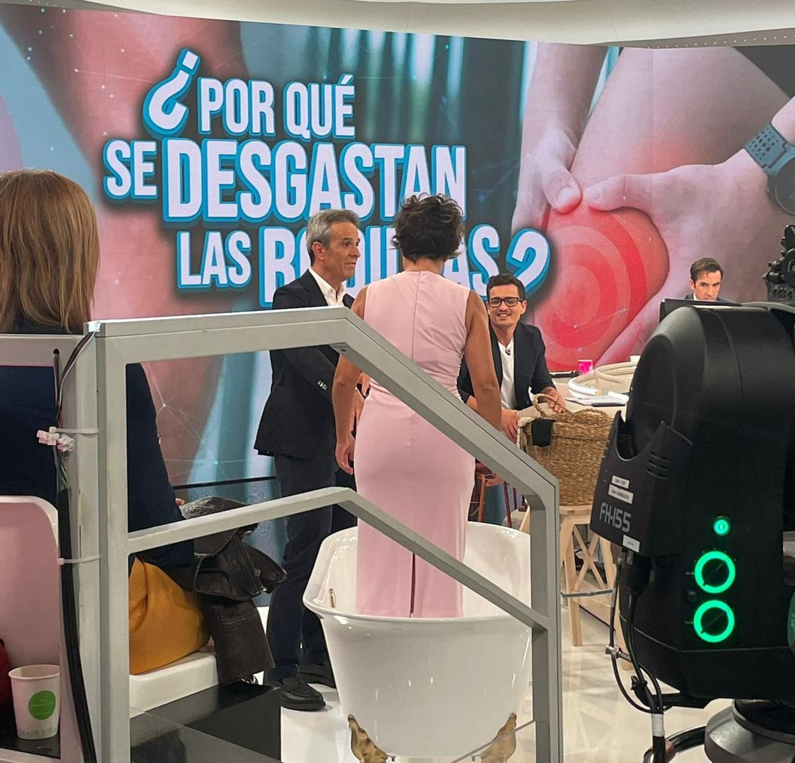 El doctor Antonio Ríos Luna durante uno de los momentos de su intervención con Sonsoles Ónega.