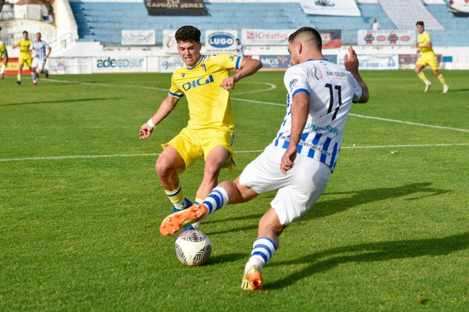 Imágenes del empate entre el Jerez Industrial y Cádiz Balón