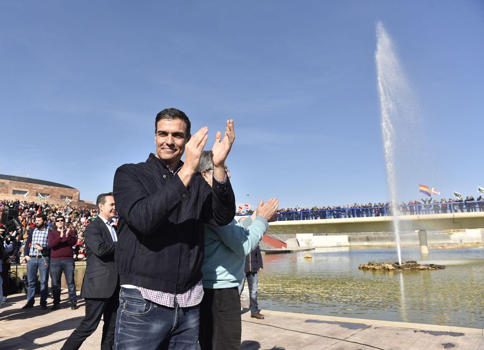 Las imágenes del acto de Pedro Sánchez en Dos Hermanas