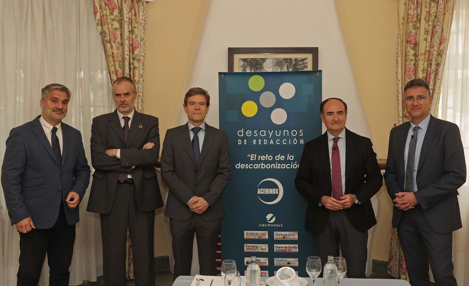 Los participantes en el desayuno de redacción: Rosendo Rivero (Cepsa), Carlos Ortiz (Atlantic Copper), Francisco Fernández de la Mata (Acerinox), Gerardo Landaluce (Puerto de Algeciras) y Javier Chaparro (Europa Sur).