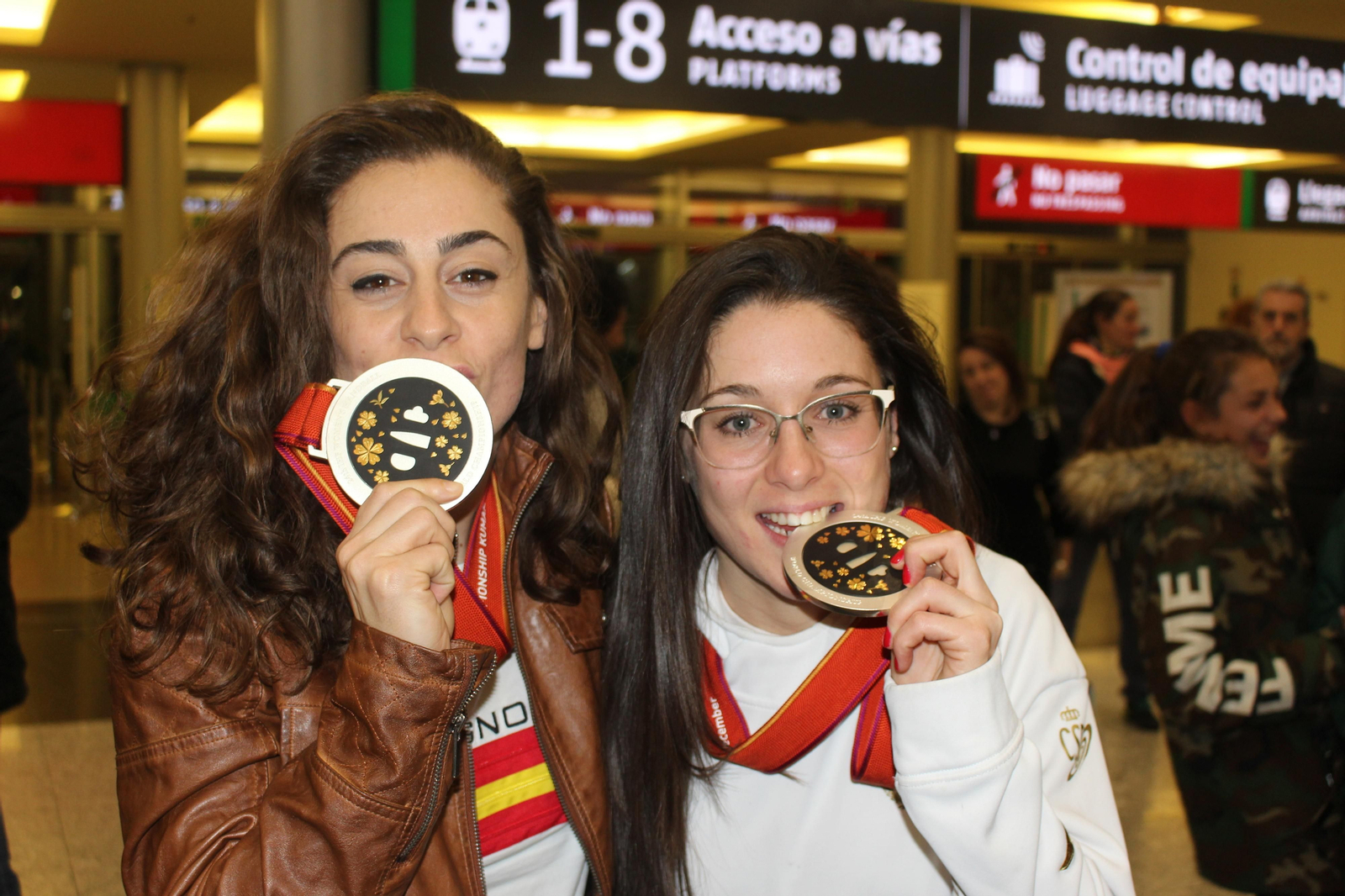 La llegada de Sole y Marta López a Málaga, en fotos