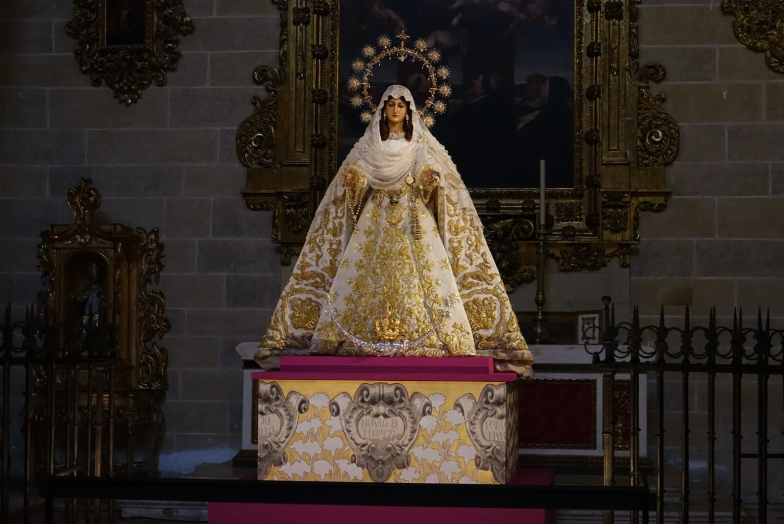 La veneración 'El verbo encarnado' en la Catedral de Málaga, en fotos