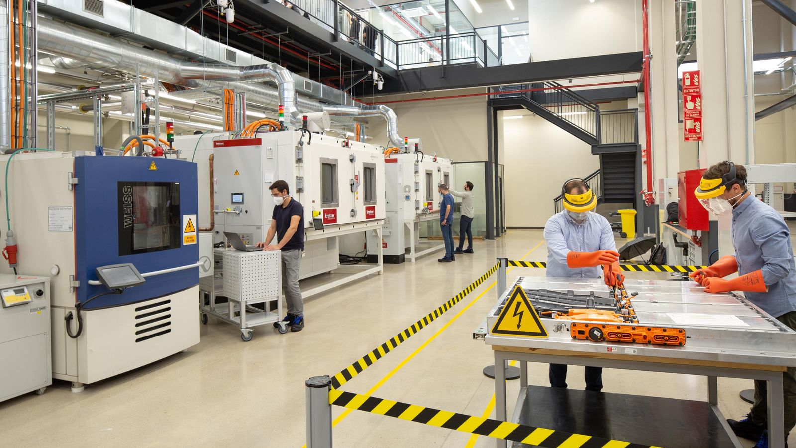 El centro trabajará con 25 profesionales cualificados y dotados para afrontar con seguridad el trabajo con baterías de alta tensión.