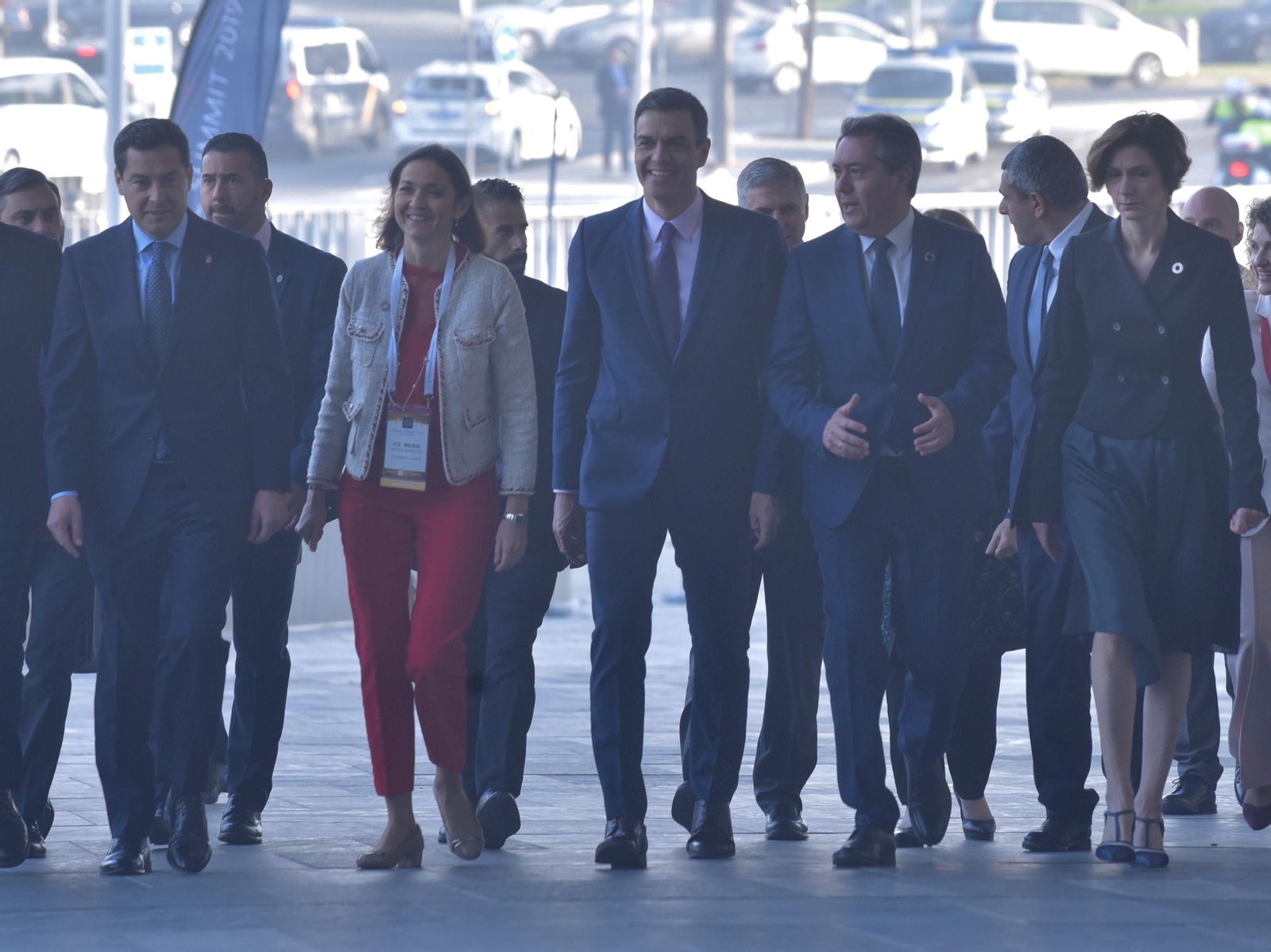 Juanma Moreno,  Pedro Sánchez y Juan Espadas, entre otros, en el Palacio de Congresos de Sevilla.