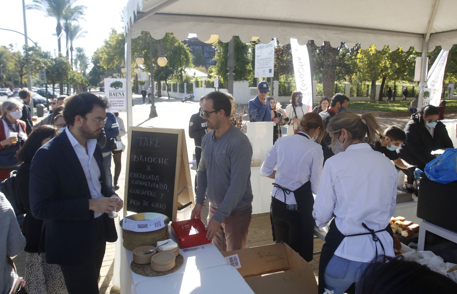 El Córdoba Califa Gourmet en el Paseo de la Victoria, en imágenes