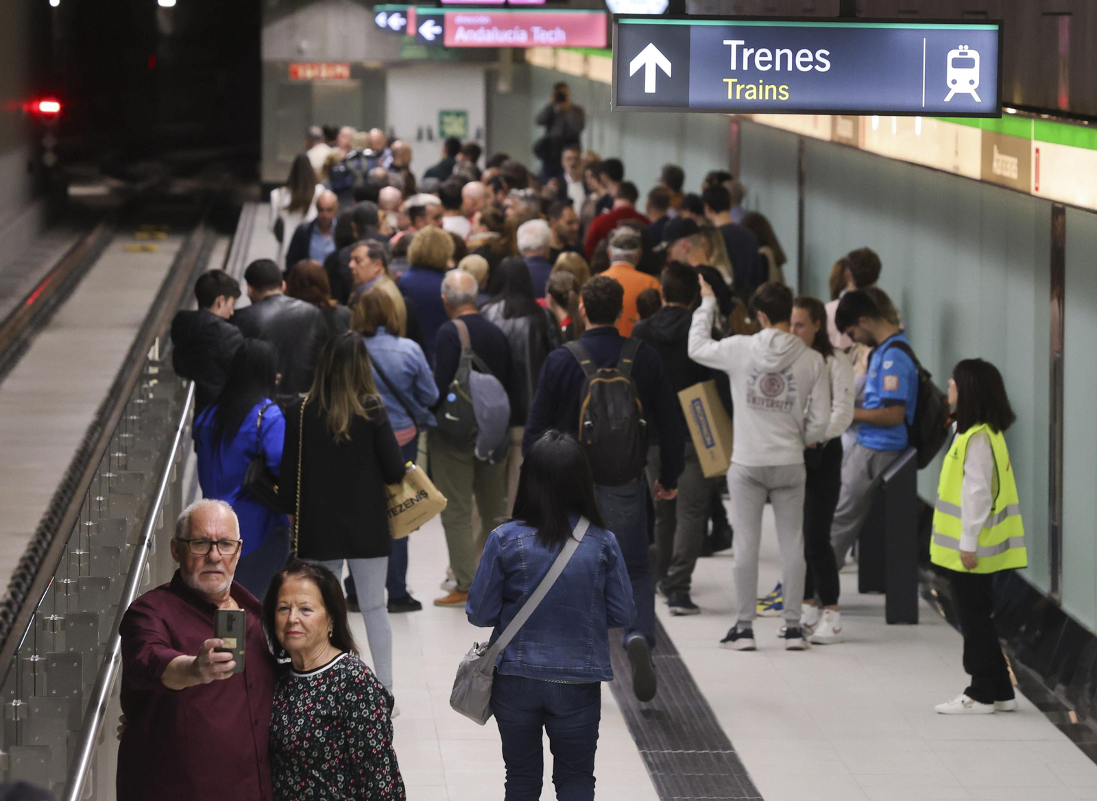 Los primeros trayectos en el Metro de Málaga desde Atarazanas y Guadalmedina, en fotos