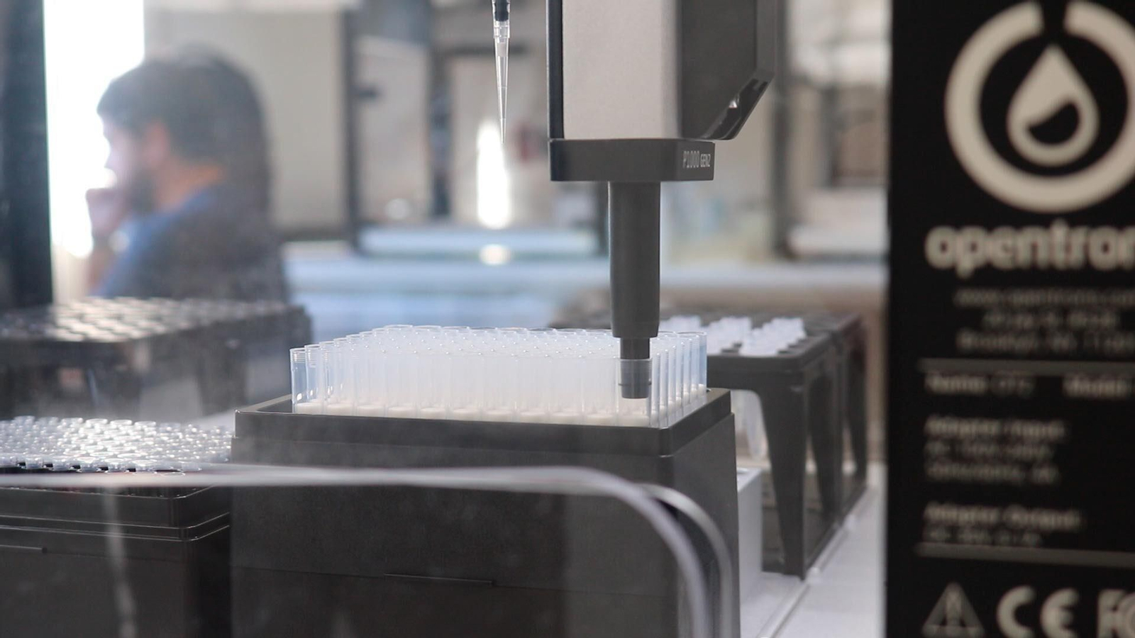 Uno de los robots empleados para estudiar casos de coronavirus en el Virgen del Rocío.