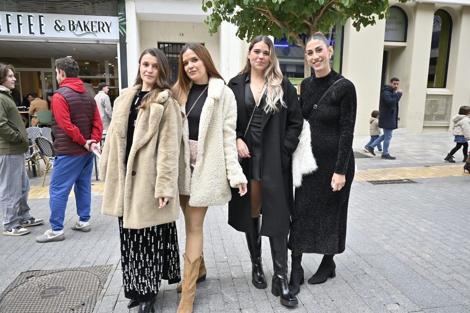 Búscate en las mejores fotografías del tardeo de este 31 de diciembre en Huelva