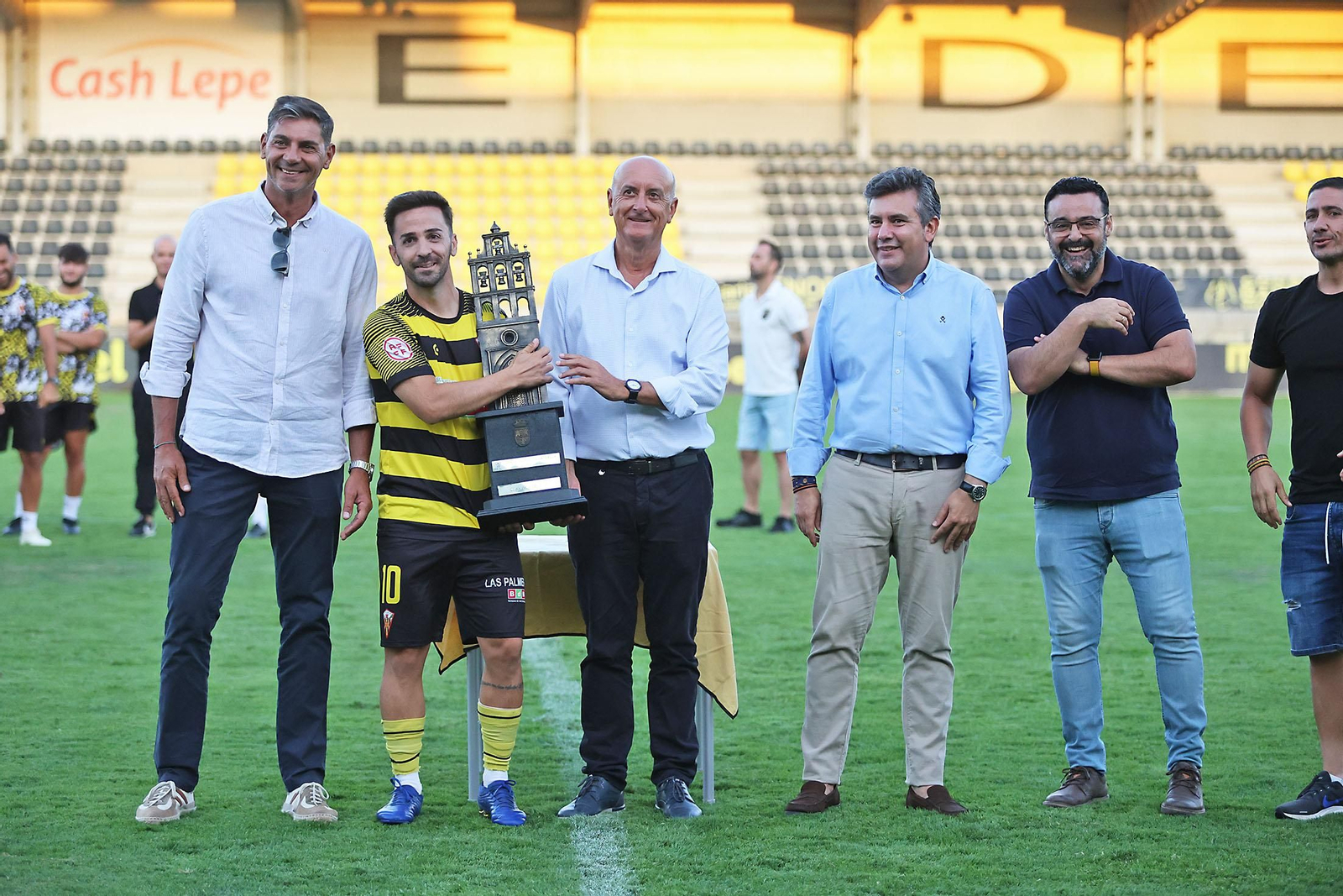 Imágenes del Trofeo de la Bella entre el San Roque de Lepe y el Recreativo de Huelva