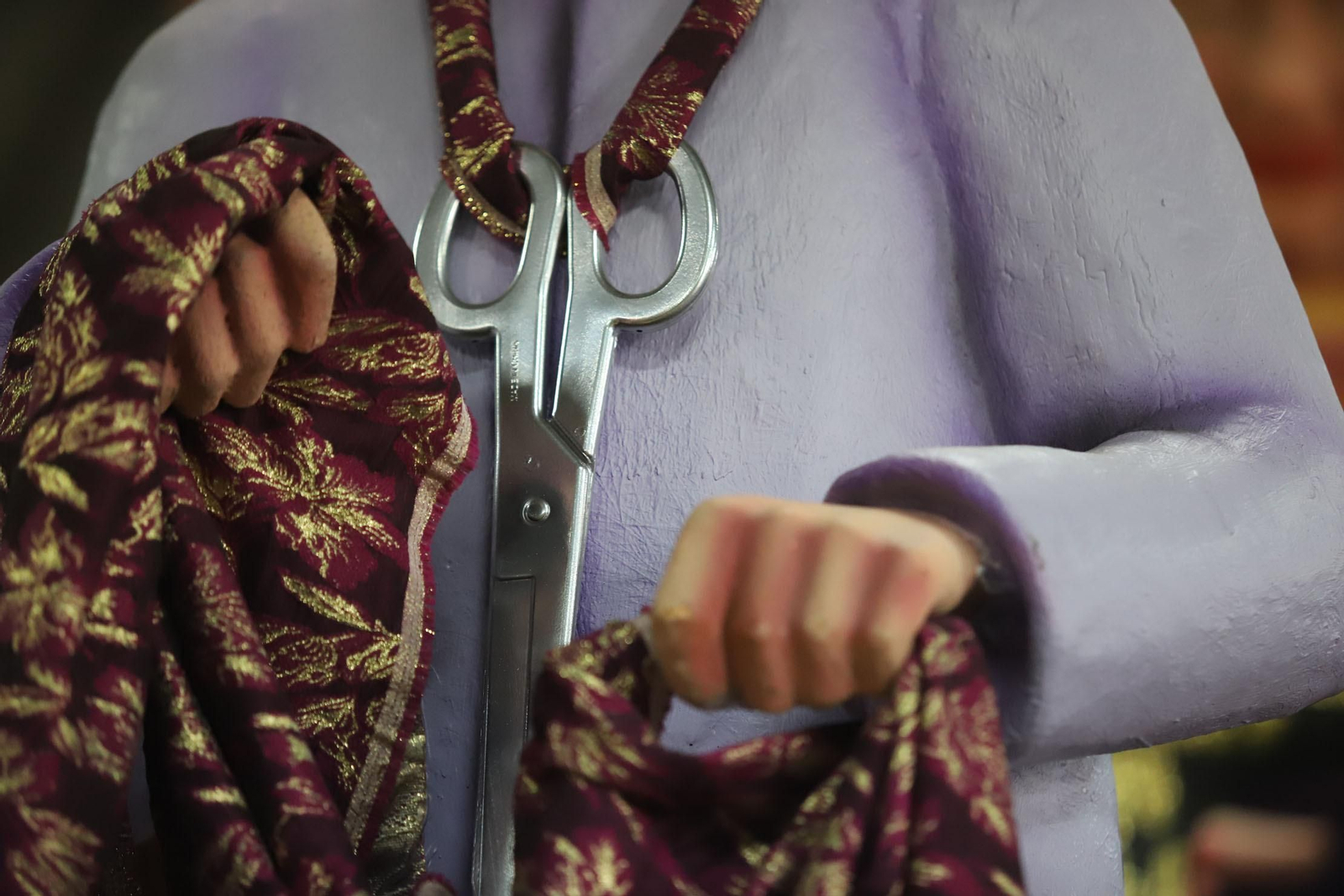 Imágenes de los preparativos de las carrozas de sus Majestades los Reyes Magos