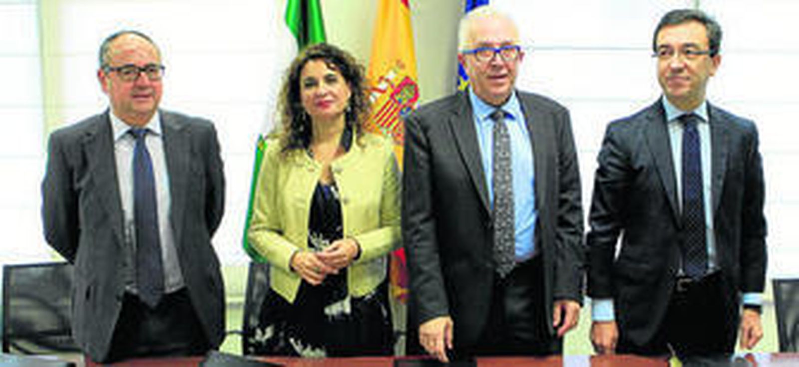 Antonio Galán, director general de la Agencia IDEA; María Jesús Montero, consejera de Hacienda y Administración Pública; José Sánchez Maldonado, consejero de Economía, Innovación, Ciencia y Empleo; y Francisco Javier Pérez, director territorial de BBVA en Andalucía.