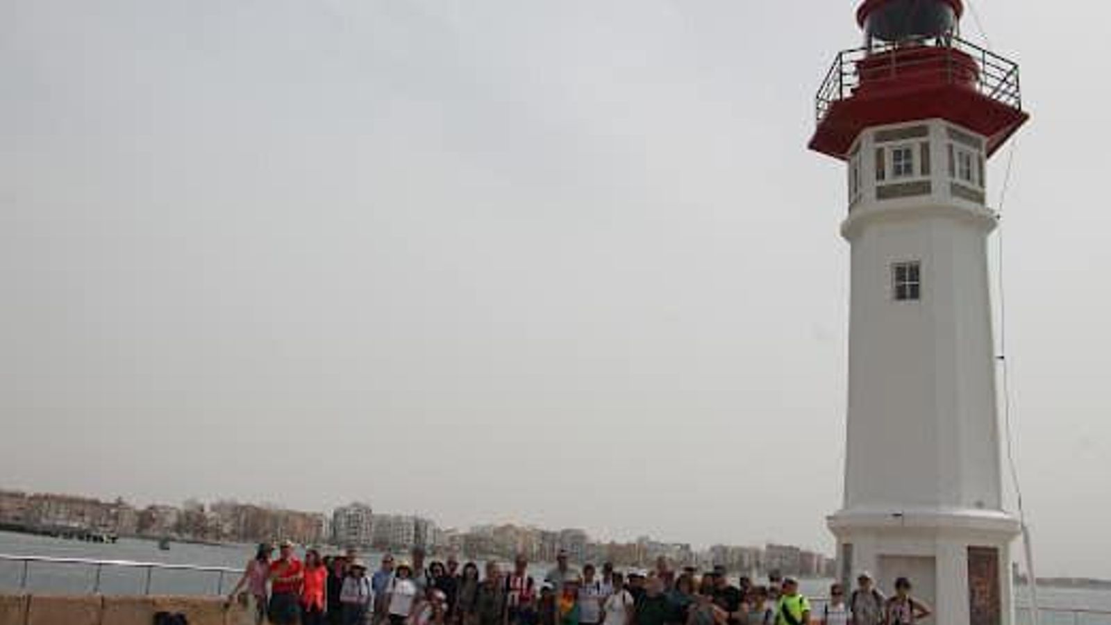Foto de familia durante la segunda salida de 'Conoce Almería Caminando’. Foto de familia durante la segunda salida de 'Conoce Almería Caminando’.