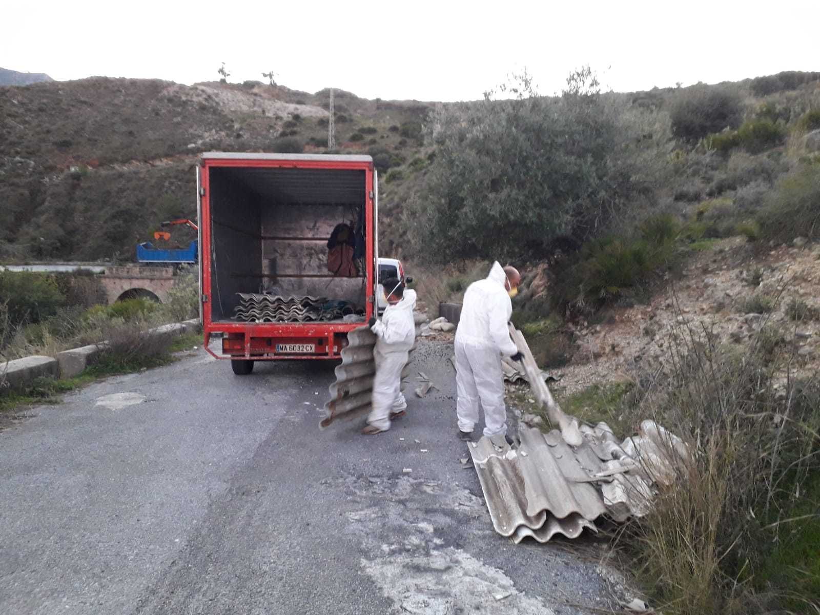 Retirada del amianto por parte de Ayuntamiento de Alhaurín de la Torre.